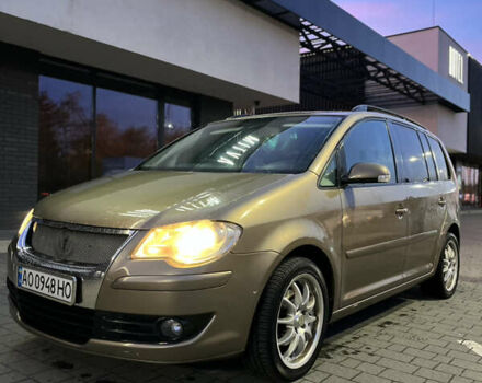 Фольксваген Туран 2005 у Ужгороді на Automoto.ua Коричневий Фольксваген Туран, об'ємом двигуна 1.9 л та пробігом 280 тис. км за 5700 $, фото 1 на Automoto.ua