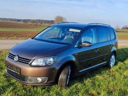 Коричневый Фольксваген Туран, объемом двигателя 2 л и пробегом 260 тыс. км за 8000 $, фото 1 на Automoto.ua