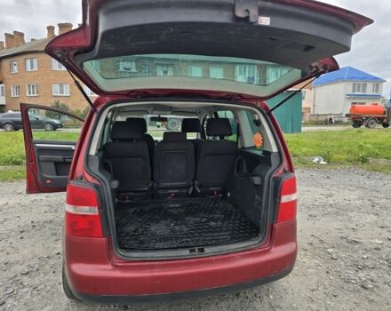 Красный Фольксваген Туран, объемом двигателя 2 л и пробегом 378 тыс. км за 4800 $, фото 1 на Automoto.ua