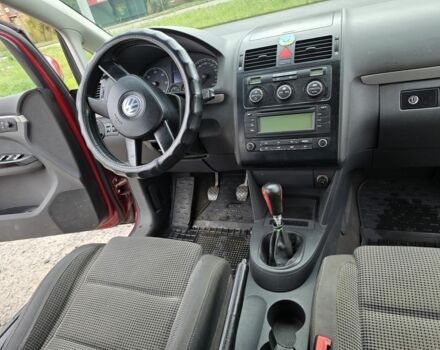 Красный Фольксваген Туран, объемом двигателя 2 л и пробегом 378 тыс. км за 4800 $, фото 12 на Automoto.ua