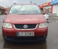 Красный Фольксваген Туран, объемом двигателя 2 л и пробегом 430 тыс. км за 2800 $, фото 1 на Automoto.ua