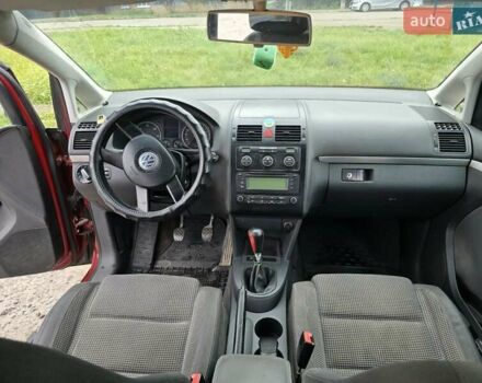 Червоний Фольксваген Туран, об'ємом двигуна 1.97 л та пробігом 387 тис. км за 4900 $, фото 22 на Automoto.ua