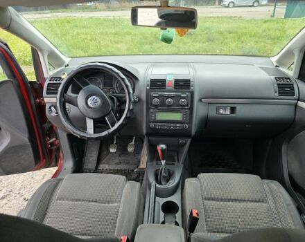 Красный Фольксваген Туран, объемом двигателя 2 л и пробегом 378 тыс. км за 4800 $, фото 21 на Automoto.ua