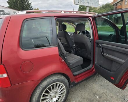 Красный Фольксваген Туран, объемом двигателя 2 л и пробегом 378 тыс. км за 4800 $, фото 14 на Automoto.ua