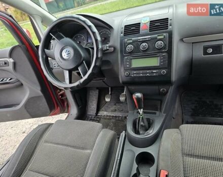Червоний Фольксваген Туран, об'ємом двигуна 1.97 л та пробігом 387 тис. км за 4900 $, фото 17 на Automoto.ua
