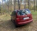 Червоний Фольксваген Туран, об'ємом двигуна 2 л та пробігом 355 тис. км за 4800 $, фото 1 на Automoto.ua