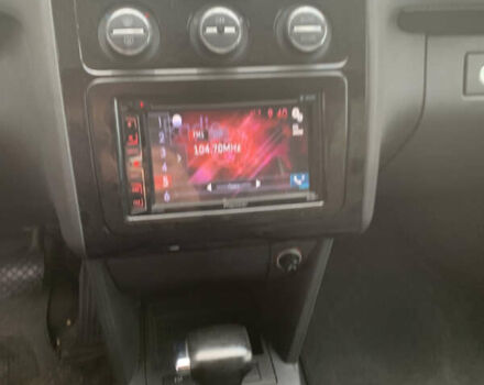 Красный Фольксваген Туран, объемом двигателя 1.6 л и пробегом 248 тыс. км за 5600 $, фото 7 на Automoto.ua