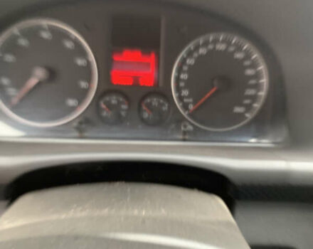 Красный Фольксваген Туран, объемом двигателя 1.6 л и пробегом 248 тыс. км за 5600 $, фото 8 на Automoto.ua