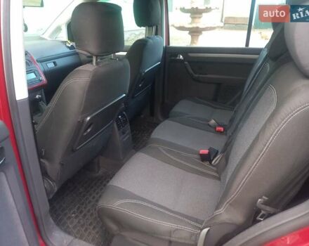 Червоний Фольксваген Туран, об'ємом двигуна 1.6 л та пробігом 177 тис. км за 4400 $, фото 6 на Automoto.ua