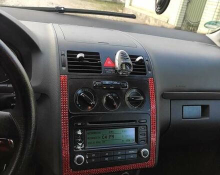 Красный Фольксваген Туран, объемом двигателя 1.6 л и пробегом 177 тыс. км за 5450 $, фото 22 на Automoto.ua