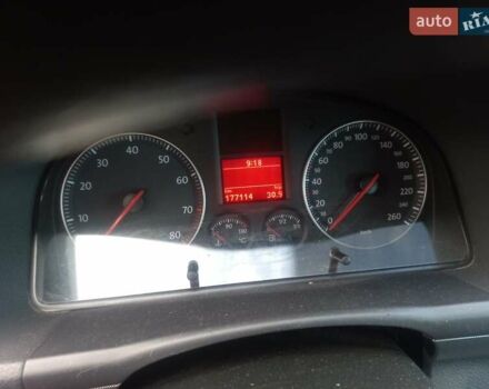 Червоний Фольксваген Туран, об'ємом двигуна 1.6 л та пробігом 177 тис. км за 4400 $, фото 8 на Automoto.ua