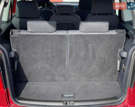 Червоний Фольксваген Туран, об'ємом двигуна 2 л та пробігом 281 тис. км за 6800 $, фото 8 на Automoto.ua