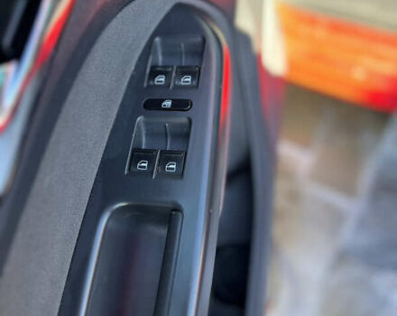 Красный Фольксваген Туран, объемом двигателя 1.6 л и пробегом 250 тыс. км за 5690 $, фото 5 на Automoto.ua