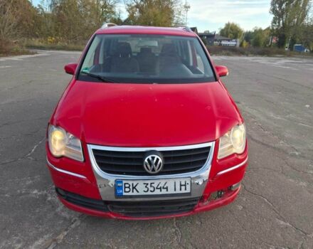 Красный Фольксваген Туран, объемом двигателя 2 л и пробегом 340 тыс. км за 4200 $, фото 5 на Automoto.ua