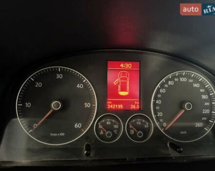Красный Фольксваген Туран, объемом двигателя 1.9 л и пробегом 340 тыс. км за 5700 $, фото 14 на Automoto.ua