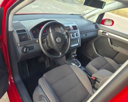 Красный Фольксваген Туран, объемом двигателя 2 л и пробегом 340 тыс. км за 4200 $, фото 17 на Automoto.ua