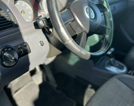 Красный Фольксваген Туран, объемом двигателя 1.6 л и пробегом 250 тыс. км за 5690 $, фото 4 на Automoto.ua