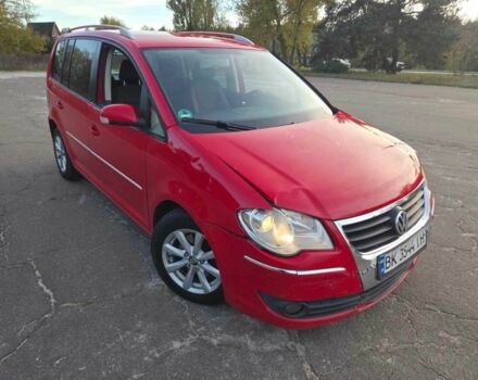 Красный Фольксваген Туран, объемом двигателя 2 л и пробегом 340 тыс. км за 4200 $, фото 1 на Automoto.ua