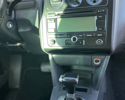 Красный Фольксваген Туран, объемом двигателя 1.6 л и пробегом 250 тыс. км за 5690 $, фото 3 на Automoto.ua