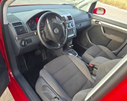 Красный Фольксваген Туран, объемом двигателя 2 л и пробегом 340 тыс. км за 4200 $, фото 18 на Automoto.ua