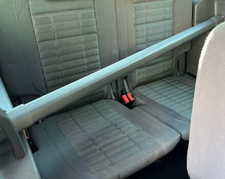 Красный Фольксваген Туран, объемом двигателя 1.6 л и пробегом 250 тыс. км за 5690 $, фото 8 на Automoto.ua