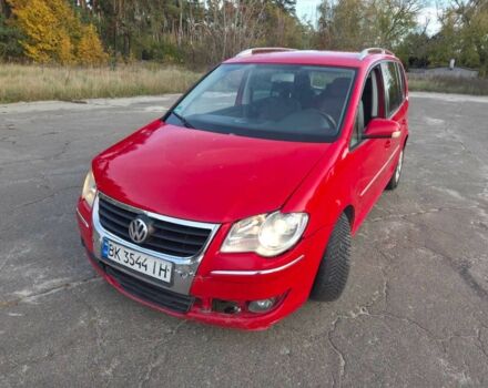 Красный Фольксваген Туран, объемом двигателя 2 л и пробегом 340 тыс. км за 4200 $, фото 6 на Automoto.ua