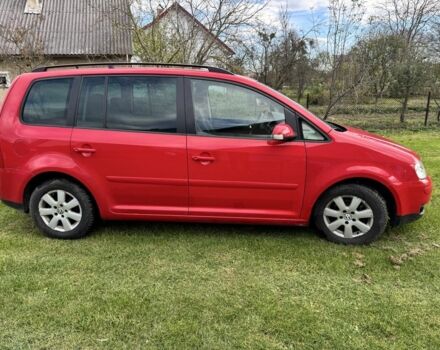 Красный Фольксваген Туран, объемом двигателя 1.6 л и пробегом 260 тыс. км за 6200 $, фото 2 на Automoto.ua