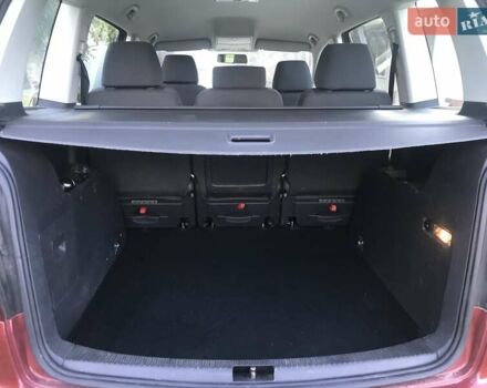 Червоний Фольксваген Туран, об'ємом двигуна 2 л та пробігом 310 тис. км за 6400 $, фото 4 на Automoto.ua