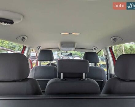 Червоний Фольксваген Туран, об'ємом двигуна 1.6 л та пробігом 221 тис. км за 6200 $, фото 5 на Automoto.ua