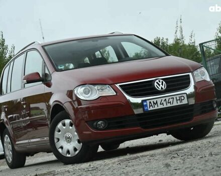 Красный Фольксваген Туран, объемом двигателя 1.4 л и пробегом 193 тыс. км за 6500 $, фото 1 на Automoto.ua