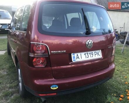 Червоний Фольксваген Туран, об'ємом двигуна 2 л та пробігом 310 тис. км за 6400 $, фото 5 на Automoto.ua