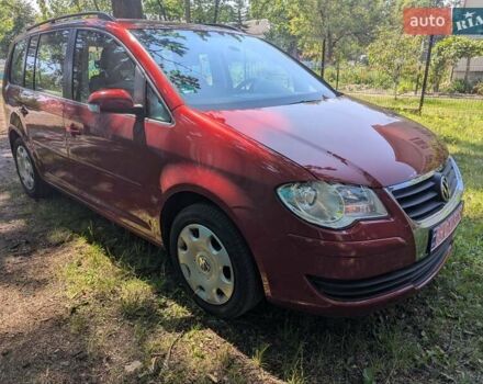 Червоний Фольксваген Туран, об'ємом двигуна 1.6 л та пробігом 221 тис. км за 6200 $, фото 2 на Automoto.ua