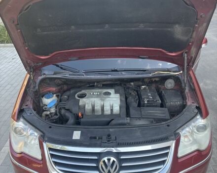 Красный Фольксваген Туран, объемом двигателя 2 л и пробегом 260 тыс. км за 6200 $, фото 9 на Automoto.ua