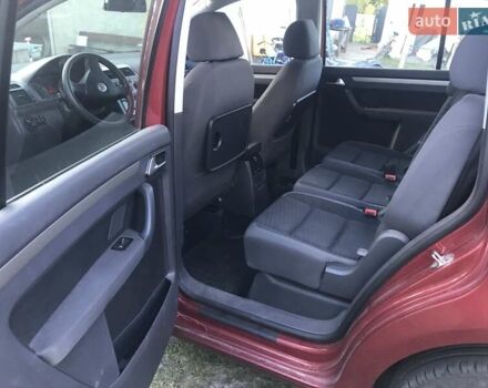 Червоний Фольксваген Туран, об'ємом двигуна 2 л та пробігом 310 тис. км за 6400 $, фото 2 на Automoto.ua