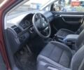 Червоний Фольксваген Туран, об'ємом двигуна 2 л та пробігом 310 тис. км за 6400 $, фото 3 на Automoto.ua
