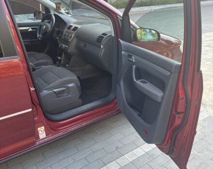 Красный Фольксваген Туран, объемом двигателя 2 л и пробегом 260 тыс. км за 6200 $, фото 4 на Automoto.ua