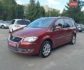 Красный Фольксваген Туран, объемом двигателя 1.4 л и пробегом 254 тыс. км за 6999 $, фото 1 на Automoto.ua