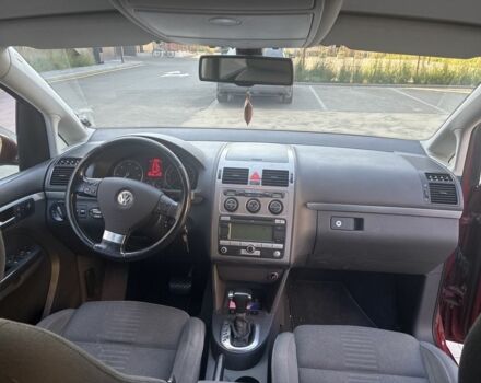 Красный Фольксваген Туран, объемом двигателя 2 л и пробегом 260 тыс. км за 6200 $, фото 5 на Automoto.ua