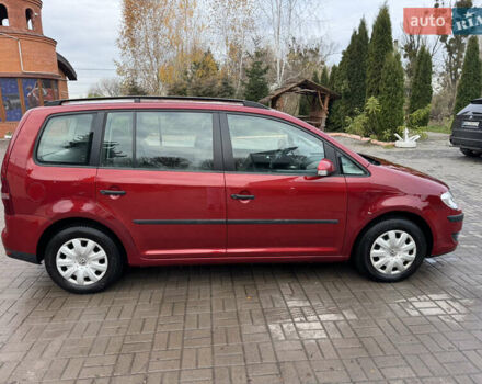 Красный Фольксваген Туран, объемом двигателя 1.6 л и пробегом 210 тыс. км за 6500 $, фото 5 на Automoto.ua