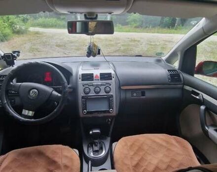 Красный Фольксваген Туран, объемом двигателя 1.97 л и пробегом 296 тыс. км за 7750 $, фото 11 на Automoto.ua