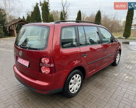 Красный Фольксваген Туран, объемом двигателя 1.6 л и пробегом 210 тыс. км за 6500 $, фото 4 на Automoto.ua