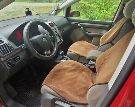 Красный Фольксваген Туран, объемом двигателя 1.97 л и пробегом 296 тыс. км за 7750 $, фото 9 на Automoto.ua