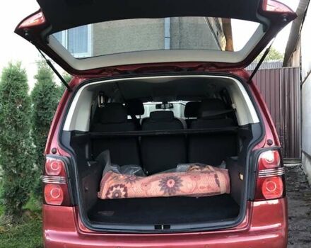 Червоний Фольксваген Туран, об'ємом двигуна 1.4 л та пробігом 241 тис. км за 7300 $, фото 11 на Automoto.ua