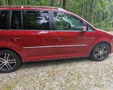 Красный Фольксваген Туран, объемом двигателя 1.97 л и пробегом 296 тыс. км за 7750 $, фото 2 на Automoto.ua