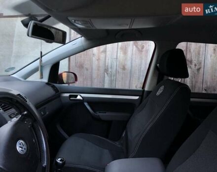 Червоний Фольксваген Туран, об'ємом двигуна 1.4 л та пробігом 241 тис. км за 7300 $, фото 2 на Automoto.ua