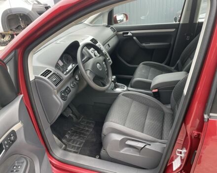 Красный Фольксваген Туран, объемом двигателя 1.9 л и пробегом 270 тыс. км за 7800 $, фото 4 на Automoto.ua