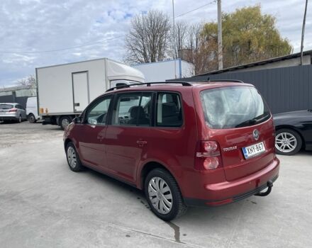 Красный Фольксваген Туран, объемом двигателя 1.9 л и пробегом 270 тыс. км за 7800 $, фото 3 на Automoto.ua