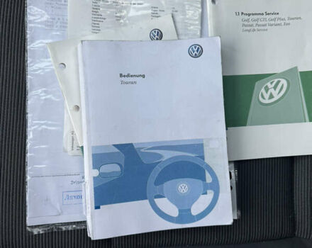 Красный Фольксваген Туран, объемом двигателя 1.6 л и пробегом 210 тыс. км за 6500 $, фото 32 на Automoto.ua