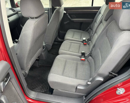 Красный Фольксваген Туран, объемом двигателя 1.6 л и пробегом 210 тыс. км за 6500 $, фото 23 на Automoto.ua