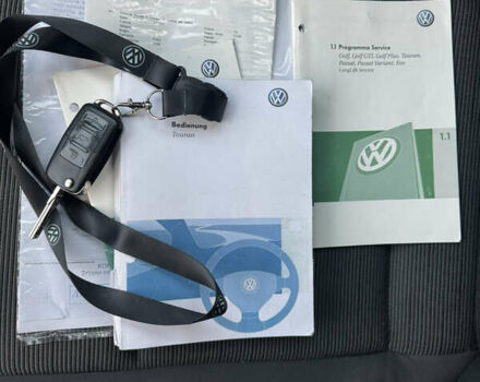 Красный Фольксваген Туран, объемом двигателя 1.6 л и пробегом 210 тыс. км за 6500 $, фото 31 на Automoto.ua